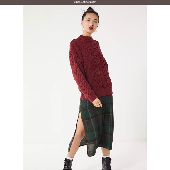 URBAN OUTFITTERS Maroon Cable Knit Turtleneck Sweater - Picture 4 of 13